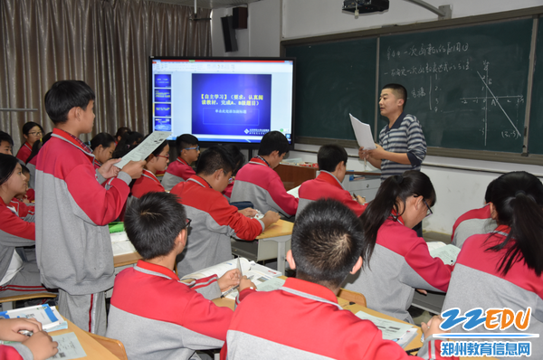 晁念林老师为学生答疑解惑