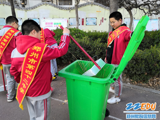 校园中美丽的”风景线“