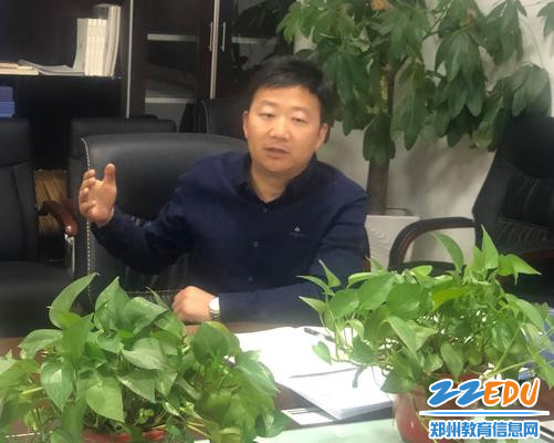 3 行政副校长黄涛结合最近发生的安全事故案例提出下一步的安全工作思路