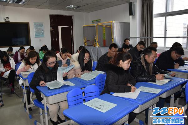 6朱阳关镇中学的领导老师观摩青年教师”五个一“赛课活动